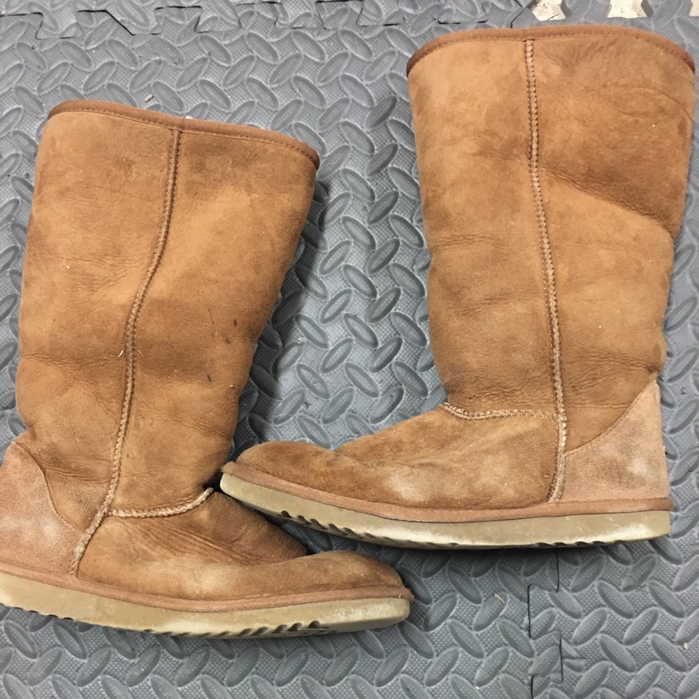 Ugh Boots Size 9 - image 1